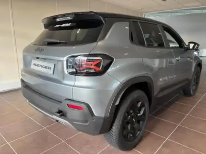 Photo 13 Jeep Avenger  1.2 Turbo T3 145ch MHEV Overland BVR6 4xe