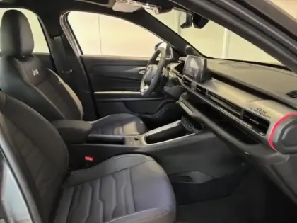 Photo 6 Jeep Avenger  1.2 Turbo T3 145ch MHEV Overland BVR6 4xe