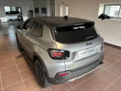 Photo 11 Jeep Avenger  1.2 Turbo T3 145ch MHEV Overland BVR6 4xe