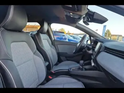 Photo 9 Renault Clio  1.6 E-Tech 145ch full hybrid Techno - 24