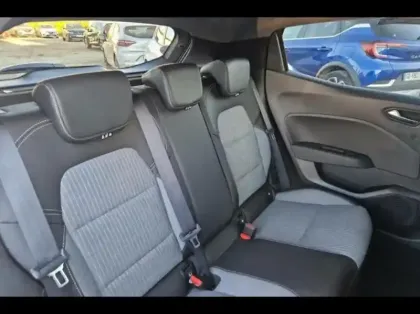 Photo 10 Renault Clio  1.6 E-Tech 145ch full hybrid Techno - 24