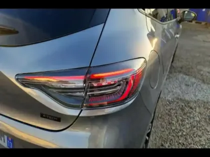 Photo 13 Renault Clio  1.6 E-Tech 145ch full hybrid Techno - 24