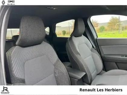 Photo 13 Renault Captur  1.8 E-Tech full hybrid 160ch Techno - 25
