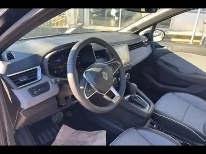 Photo 8 Renault Clio  1.6 E-Tech 145ch full hybrid Techno - 24