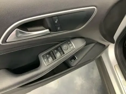 Photo 19 Mercedes GLA  180 7-G DCT Sensation