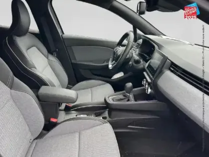 Photo 4 Renault Clio  1.6 E-Tech 145ch full hybrid Techno - 24