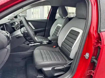 Photo 8 Citroën C4  1.2 Hybride 145ch S&S MAX Automatique