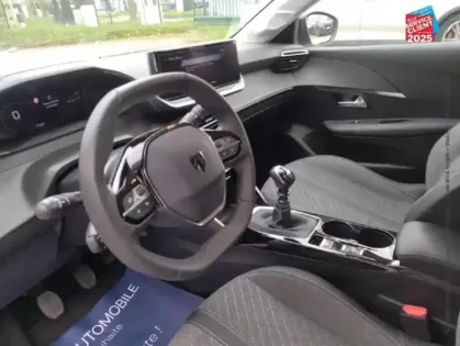 Photo 14 Peugeot 208  1.2 100ch S/S Allure Radar AV/AR Carplay