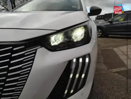 Photo 27 Peugeot 208  1.2 100ch S/S Allure Radar AV/AR Carplay