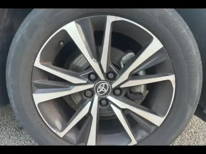 Photo 13 Toyota C-HR  1.8 Hybride 140ch Design NG23