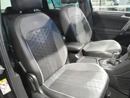 Photo 12 Volkswagen Tiguan  2.0 TDI 150ch R-Line DSG7