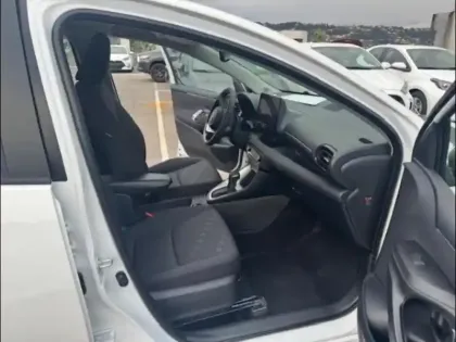 Photo 10 Toyota Yaris  116h Dynamic 5p MY25