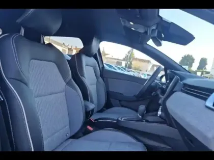 Photo 9 Renault Clio  1.6 E-Tech 145ch full hybrid Techno - 24