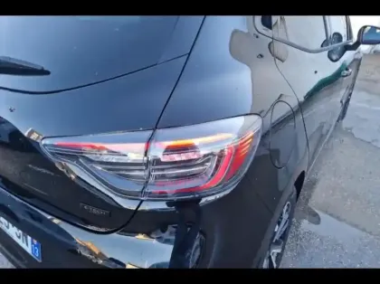 Photo 13 Renault Clio  1.6 E-Tech 145ch full hybrid Techno - 24