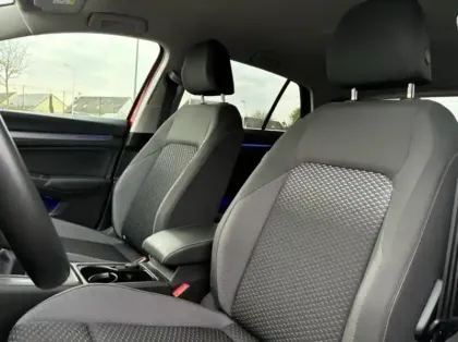 Photo 11 Volkswagen Golf  1.0 TSI OPF 110ch Active