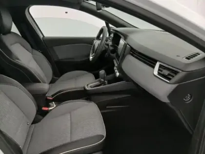 Photo 13 Renault Clio  1.6 E-Tech 145ch full hybrid Techno - 24