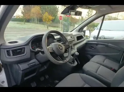 Photo 8 Renault Trafic  Combi L2 2.0 Blue dCi 150ch S&S Zen 8 places