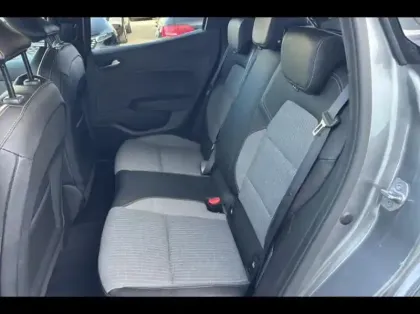 Photo 8 Renault Clio  1.6 E-Tech 145ch full hybrid Techno - 24