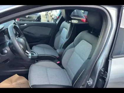 Photo 7 Renault Clio  1.6 E-Tech 145ch full hybrid Techno - 24