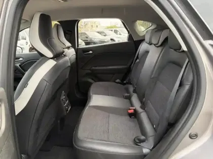 Photo 6 Renault Captur  1.6 E-Tech hybride rechargeable 160ch Techno