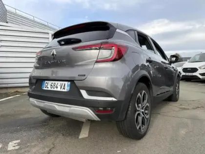 Photo 2 Renault Captur  1.6 E-Tech hybride rechargeable 160ch Techno