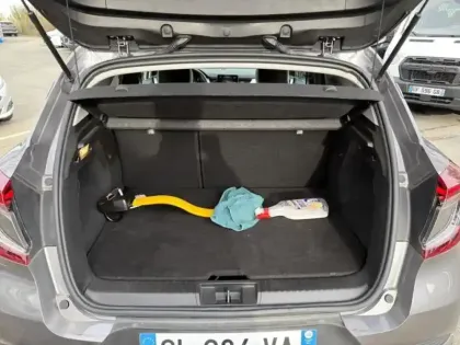 Photo 8 Renault Captur  1.6 E-Tech hybride rechargeable 160ch Techno