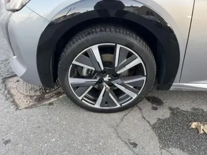 Photo 8 Peugeot 208  1.2 PureTech 100ch S&S GT Line