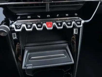 Photo 14 Peugeot 208  1.2 PureTech 100ch S&S GT Line