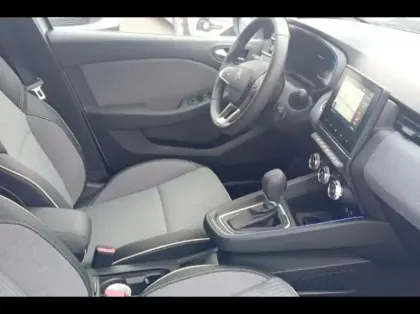 Photo 13 Renault Clio  1.6 E-Tech 145ch full hybrid Techno - 24