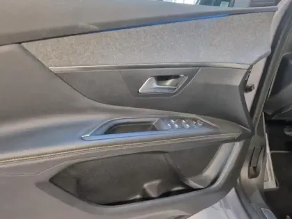 Photo 8 Peugeot 3008  1.5 BlueHDi 130ch S&S Roadtrip EAT8