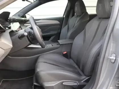 Photo 8 Peugeot 308  1.2 Hybrid 145ch GT e-DCS6