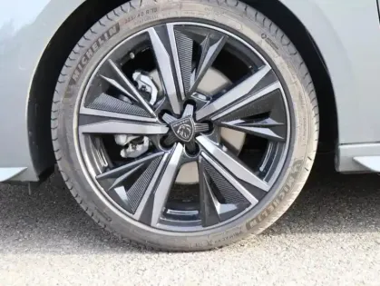 Photo 10 Peugeot 308  1.2 Hybrid 145ch GT e-DCS6