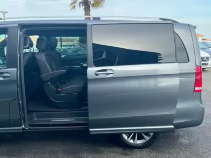 Photo 8 Mercedes EQV 300 204ch Long Avantgarde