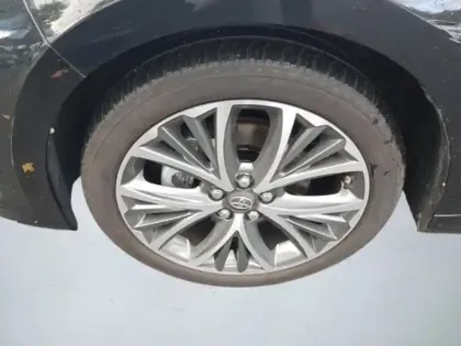 Photo 8 Toyota Yaris Hybrid Iconic 1.5 116 ch