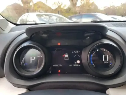 Photo 11 Toyota Yaris Hybrid Iconic 1.5 116 ch