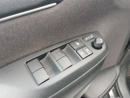 Photo 10 Toyota Yaris Hybrid Iconic 1.5 116 ch