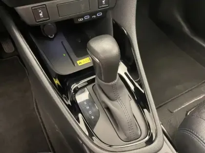 Photo 30 Toyota Yaris Hybride 130h Première