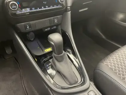 Photo 14 Toyota Yaris Hybride 130h Première