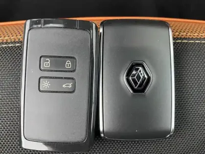 Photo 21 Renault Captur Blue dCi 115 EDC Intens 5p