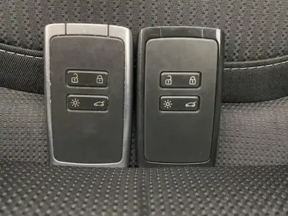 Photo 23 Renault Megane IV Berline Blue dCi 115 21B Business 5p