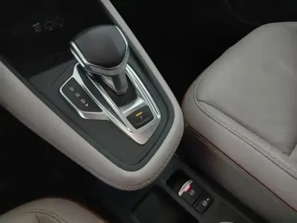 Photo 24 Renault Captur TCe 140 EDC - 21B Initiale Paris