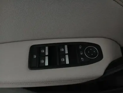 Photo 19 Renault Captur TCe 140 EDC - 21B Initiale Paris