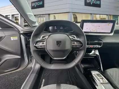 Photo 10 Peugeot 208  Hybrid 100 e-DCS6 Allure