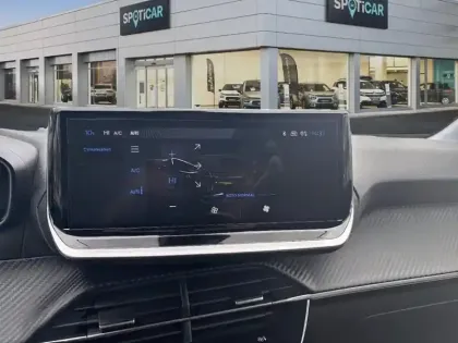 Photo 9 Peugeot 208  Hybrid 100 e-DCS6 Allure