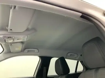 Photo 24 Peugeot 2008  Electrique 136 ch Allure