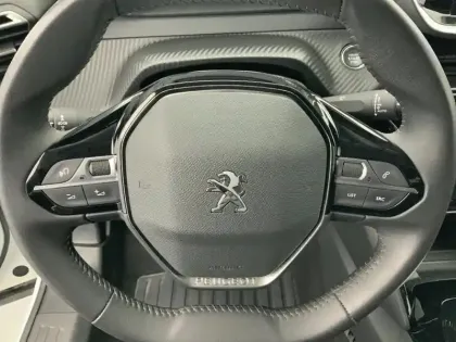 Photo 18 Peugeot 2008  Electrique 136 ch Allure