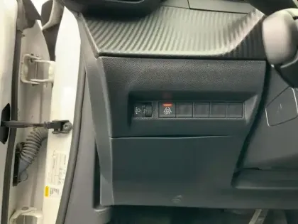 Photo 16 Peugeot 2008  Electrique 136 ch Allure