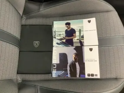 Photo 15 Peugeot 2008  Electrique 136 ch Allure