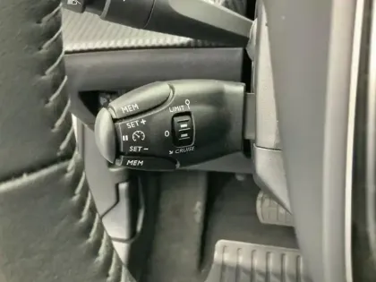 Photo 17 Peugeot 2008  Electrique 136 ch Allure