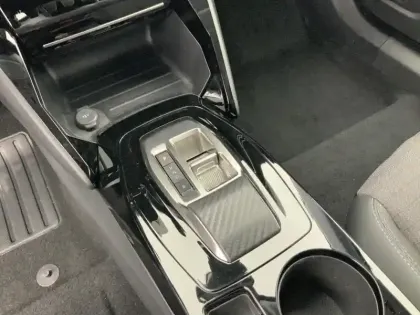 Photo 23 Peugeot 2008  Electrique 136 ch Allure